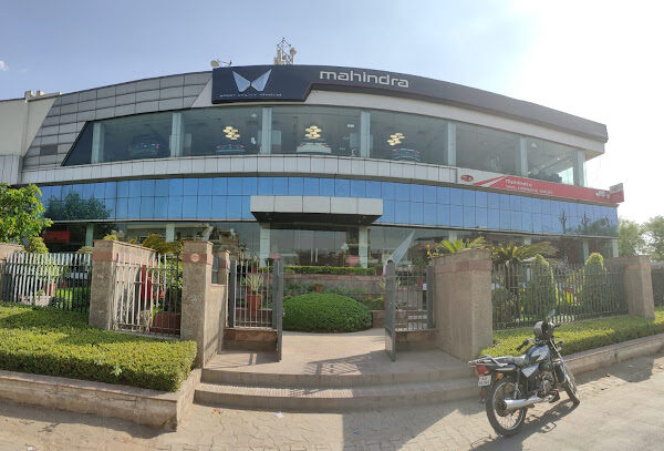 Mahindra J.S. Fourwheel Motors - SUV & Commercial Vehicle Showroom