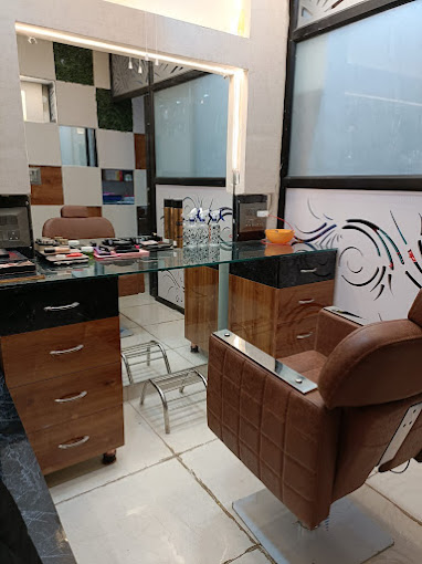 LADY CARE BEAUTY SALON (By Mamta Khandelwal)